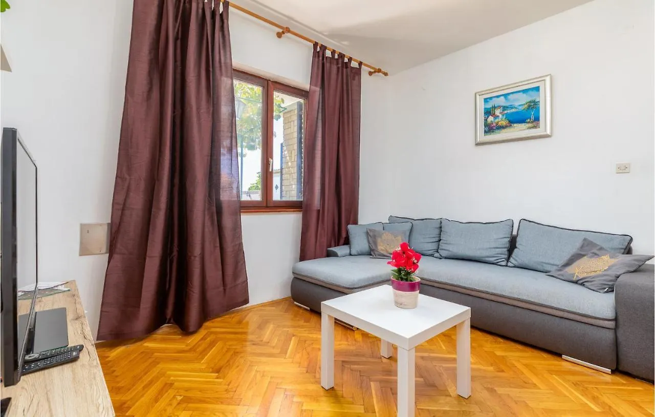 4 Bedroom Beautiful Apartment In プーラ