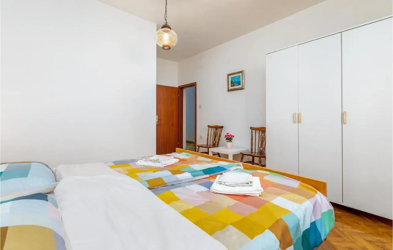 4 Bedroom Beautiful Apartment In プーラ
