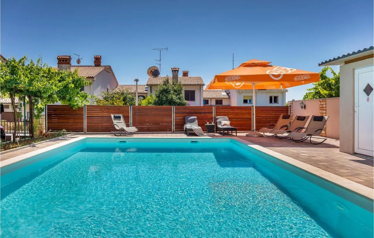 4 Bedroom Beautiful Apartment In プーラ