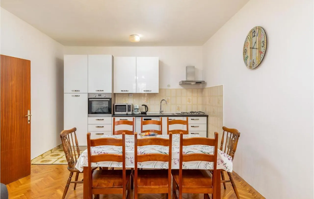 4 Bedroom Beautiful Apartment In Pula Croatia