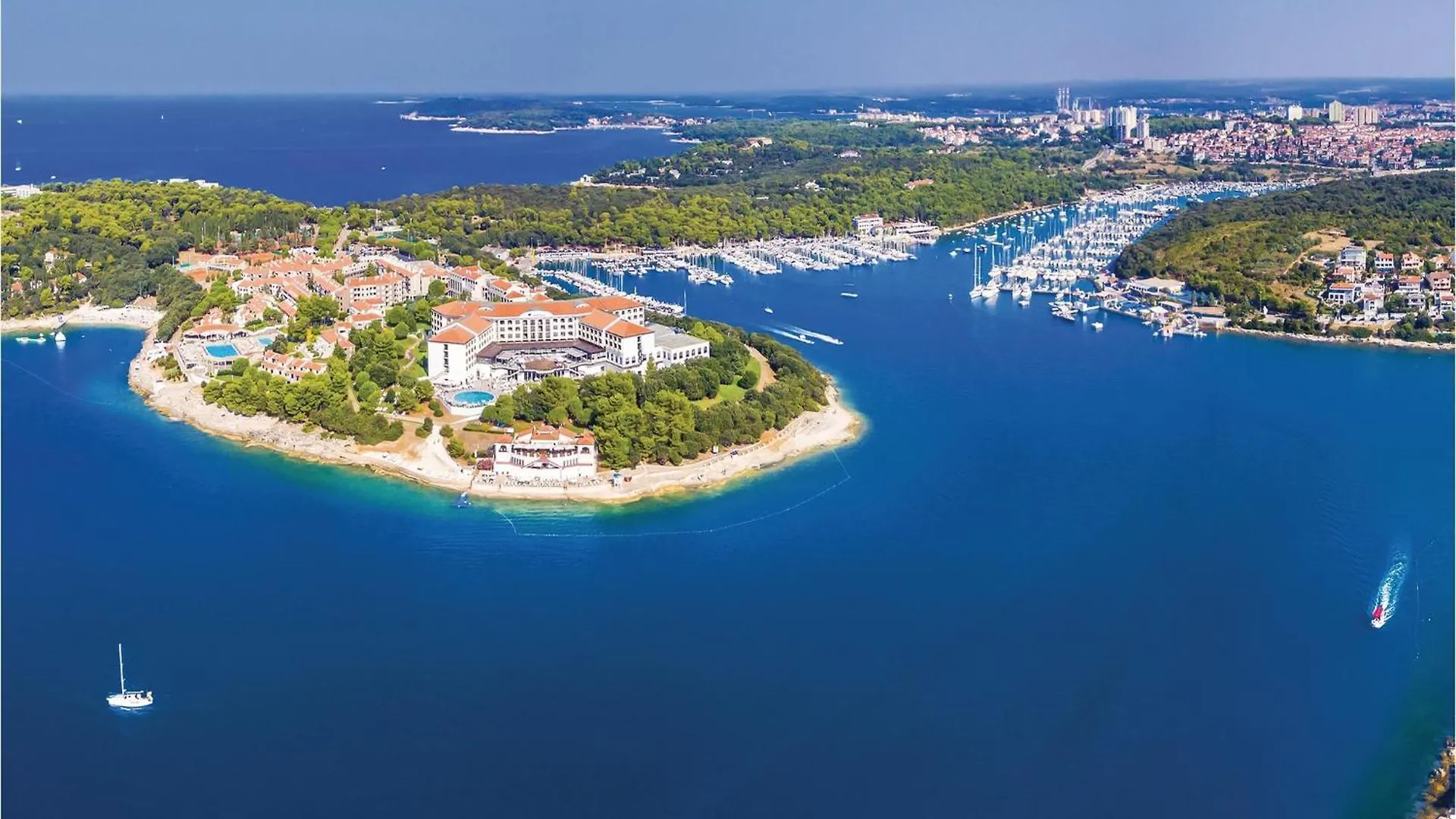 4 Bedroom Beautiful Apartment In Pula