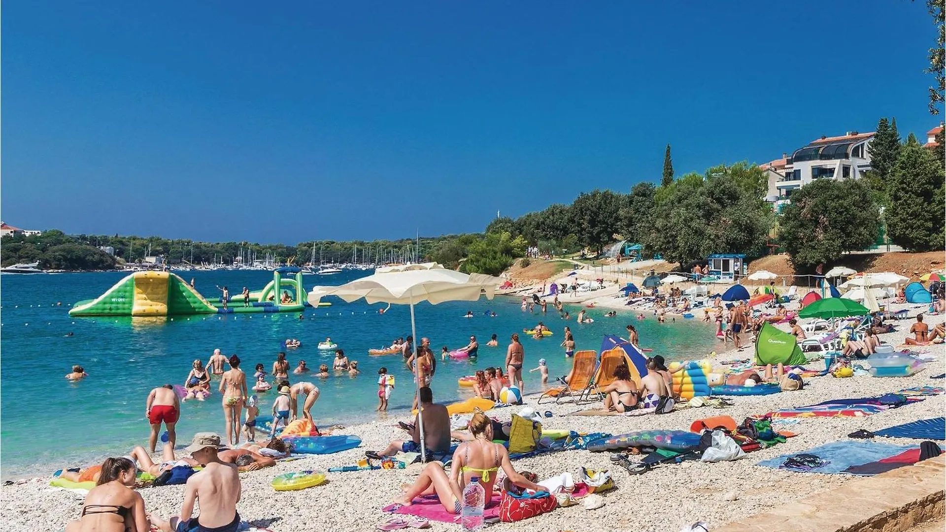 4 Bedroom Beautiful Apartment In Pula