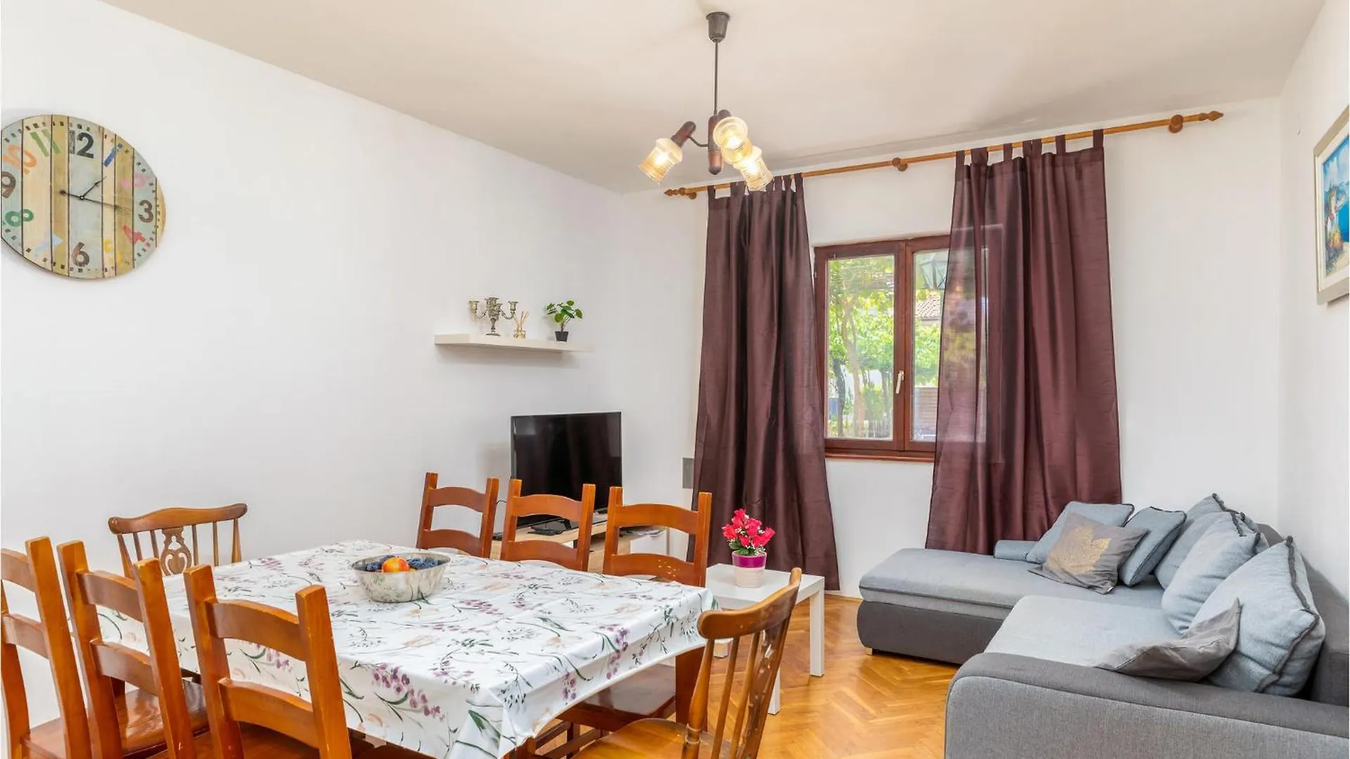 4 Bedroom Beautiful Apartment In プーラ クロアチア