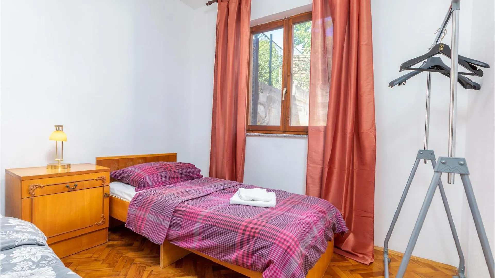 4 Bedroom Beautiful Apartment In Pula